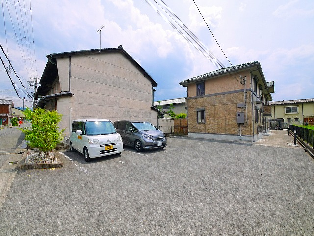 クレールさほの駐車場