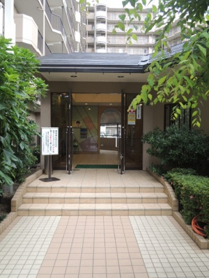 【エントランス】 | サニードゥエル宝塚A棟