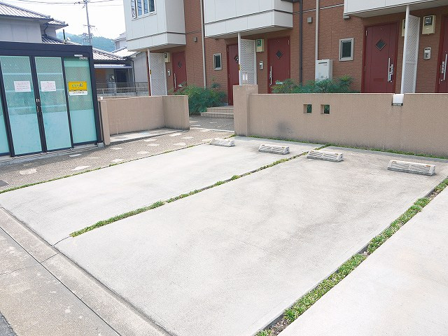 シャーメゾン加茂Aのエントランス