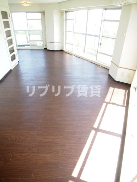 クリスタルスクエアINOHANAの居間・リビング