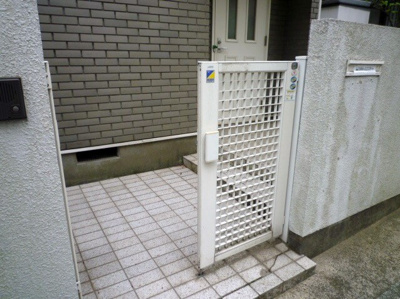 【エントランス】 | 下高井戸三丁目戸建（賃貸）