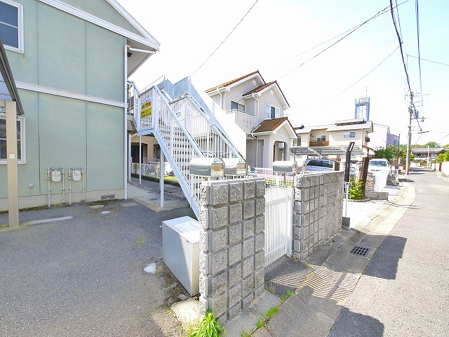 岡本ハイツ（法蓮町）のエントランス|落ち着いたエントランスです