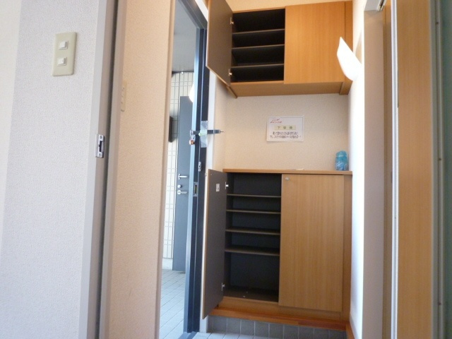 ディアス青柳Ａの玄関