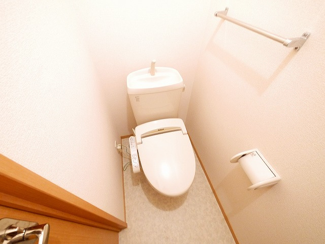 コム　アニモのトイレ|落ち着いた色調のトイレです