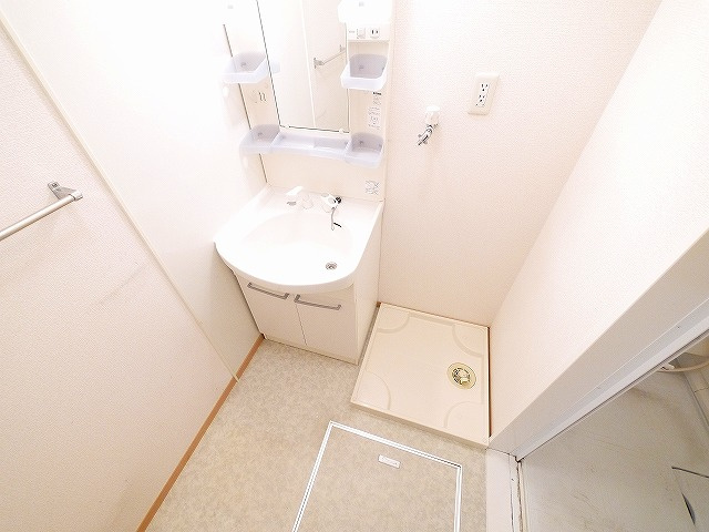 コム　アニモの洗面所|明るい洗面所です