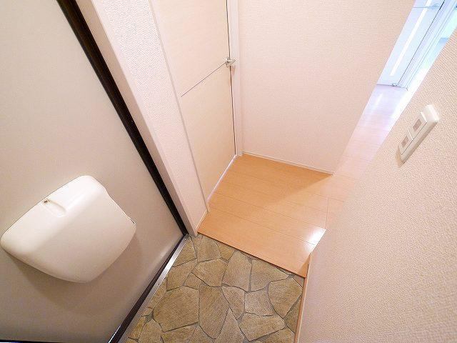 リビングタウン四条大路　Ｄ棟の玄関|シンプルで使いやすい玄関です