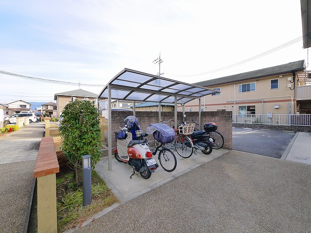 リビングタウン四条大路　Ｄ棟のその他共用部分|屋根付きの駐輪場です