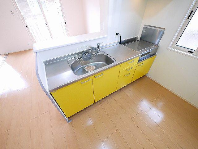 リビングタウン四条大路　Ｄ棟のキッチン|使いやすいカウンターキッチンです