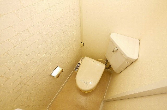 奈良コーポラスのトイレ|お手入れしやすいトイレです。