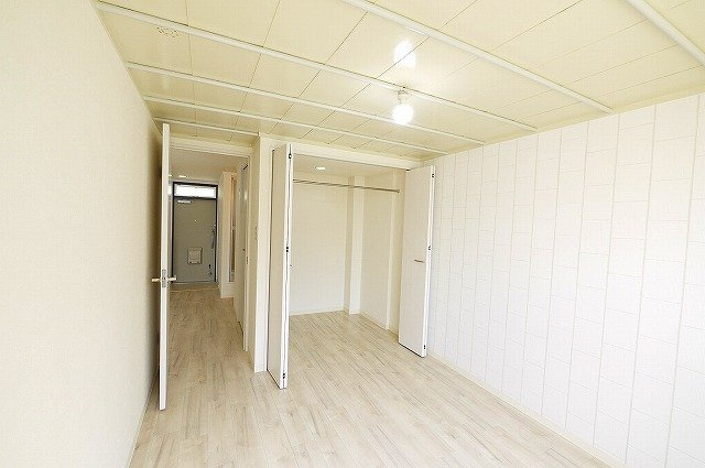 奈良コーポラスの洋室|家具の配置がしやすいお部屋ですよ。