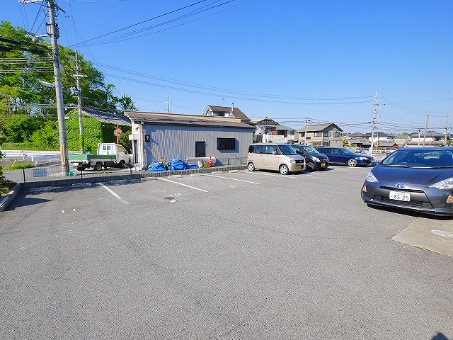 カモミール伏見　Ａ棟の駐車場