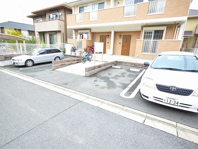 ドルチェの駐車場