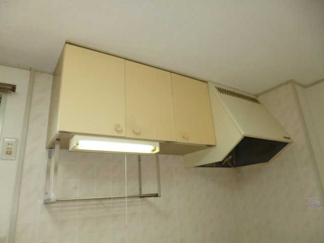 ノーブルハウスAのキッチン|キッチン上収納