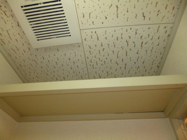 ノーブルハウスAのトイレ|トイレ棚