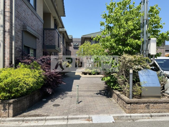 カトルセゾン Cのエントランス