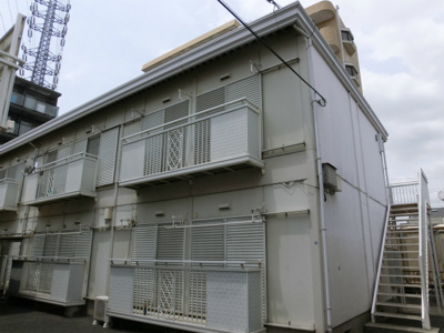 【外観】 | パナハイツ船橋Ａ | パナハイツ船橋Ａ　軽量鉄骨造２階建　白い外壁の2階建て　南向きです