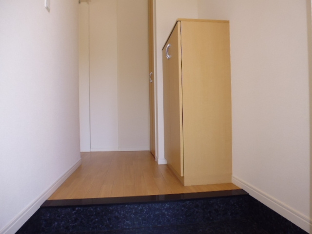 メゾン・コスモス壱番館の玄関|シューズボックス