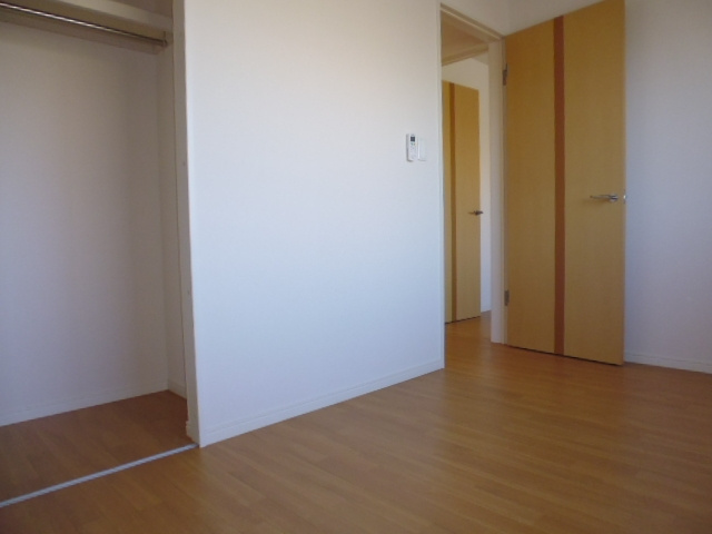 メゾン・コスモス壱番館の洋室