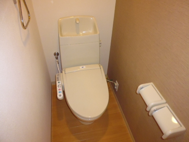 メゾン・コスモス壱番館のトイレ|シャワー付きトイレ