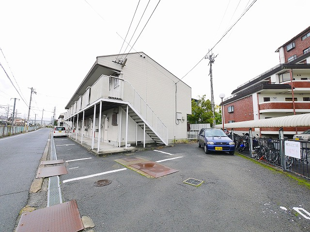 ラフォーレ中川Bの駐車場