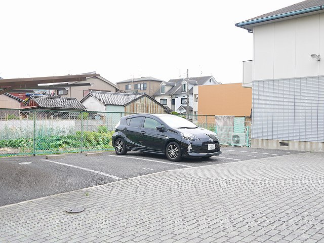 サンコート新大宮Bの駐車場