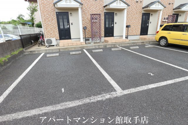 グランシャリＩＩＺＵＭＩの駐車場