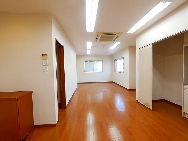 平城山店舗の内装