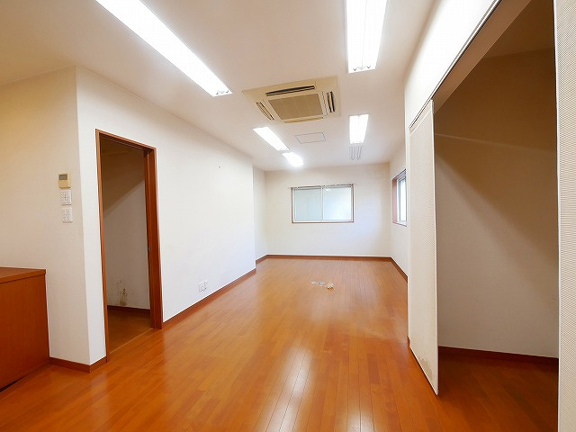 平城山店舗の内装