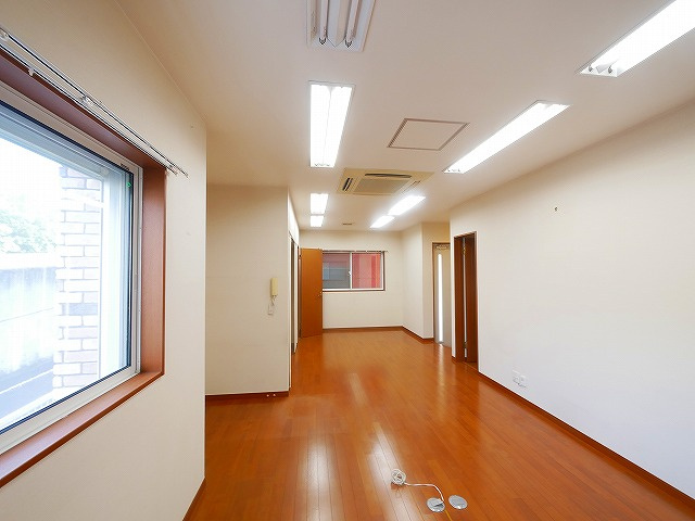 平城山店舗の内装