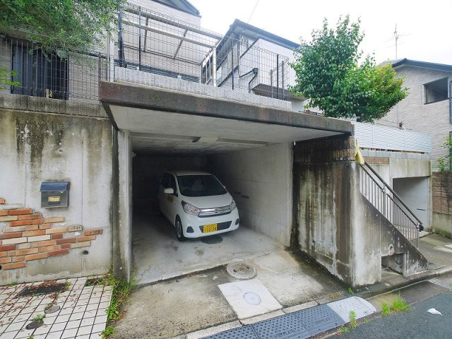 俵口町戸建（236-6）の駐車場