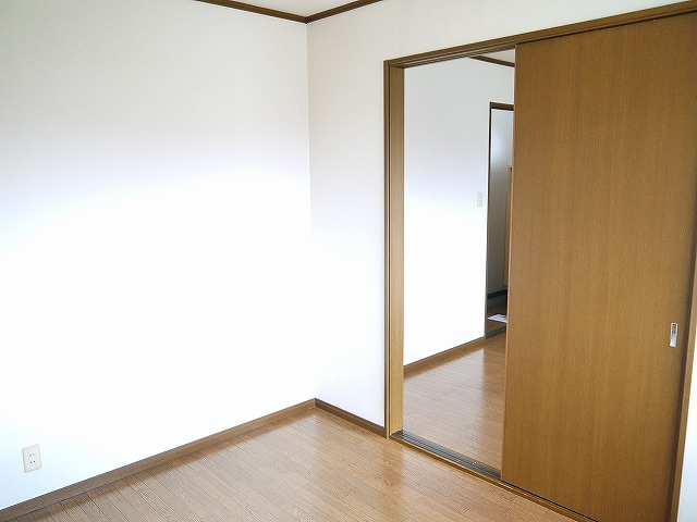ファミイユの内装|使い勝手のいい洋室です