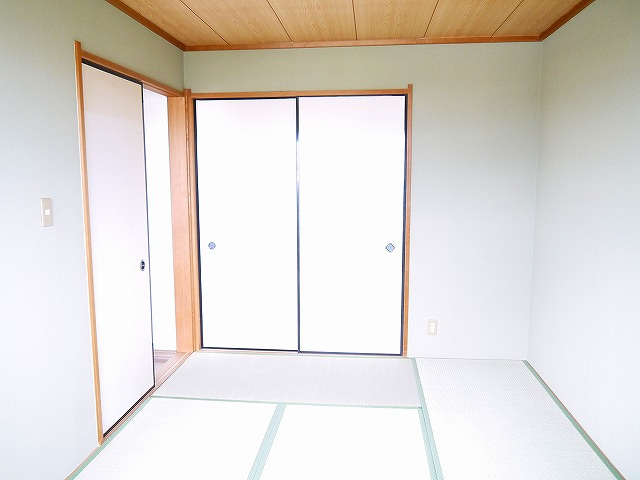 ファミイユの和室|畳の上でゆっくりとくつろげる和室です