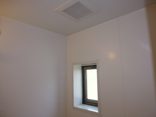 ローズ・パールＢの浴室|風呂窓