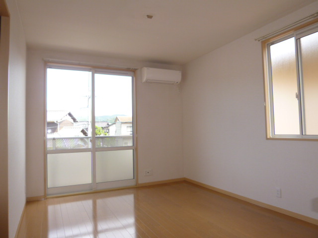 グラスガーデンＢの居間・リビング