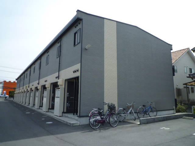 総社市井手のアパートの外観