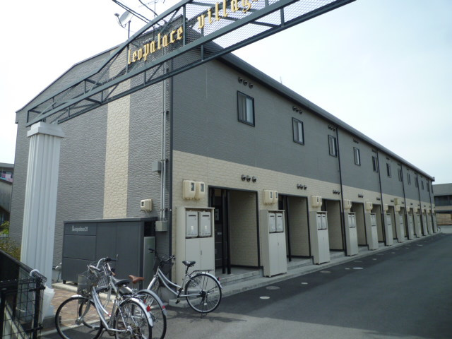 総社市井手のアパートの外観