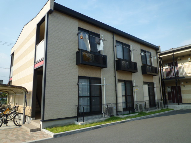 総社市中央１丁目のアパートの外観