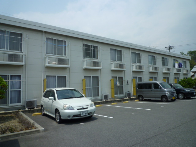 都窪郡早島町早島のアパートの駐車場