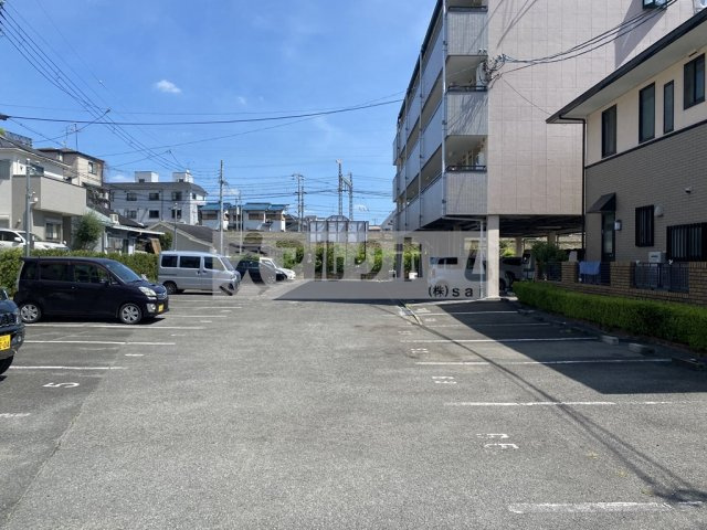フォレストグリーンヴィラの駐車場
