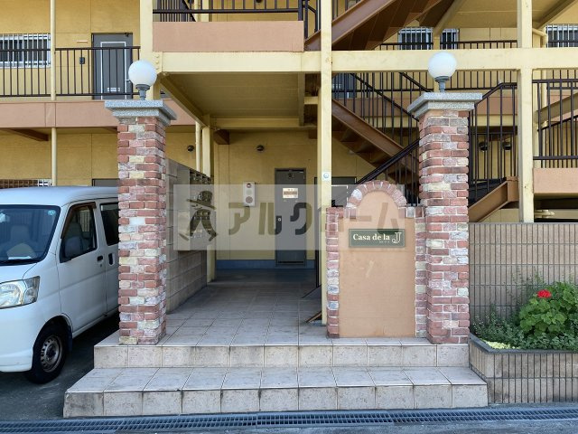 Casa de la J(カサデラジェイ)のエントランス|カサデラジェイ　エントランス