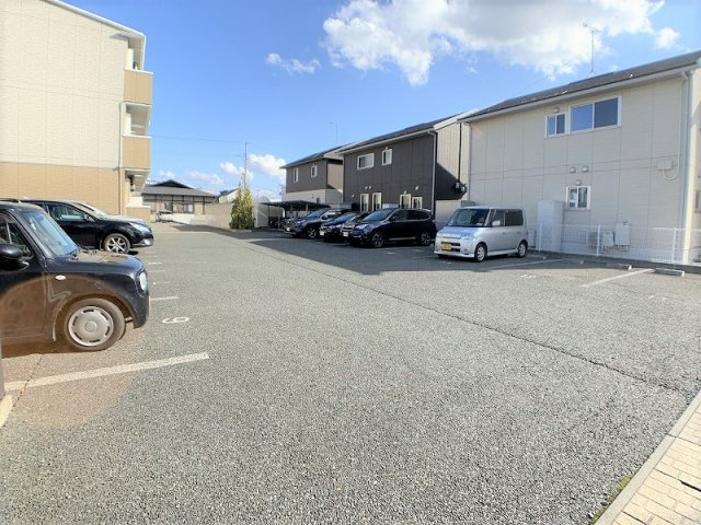 シャールポンドⅤの駐車場