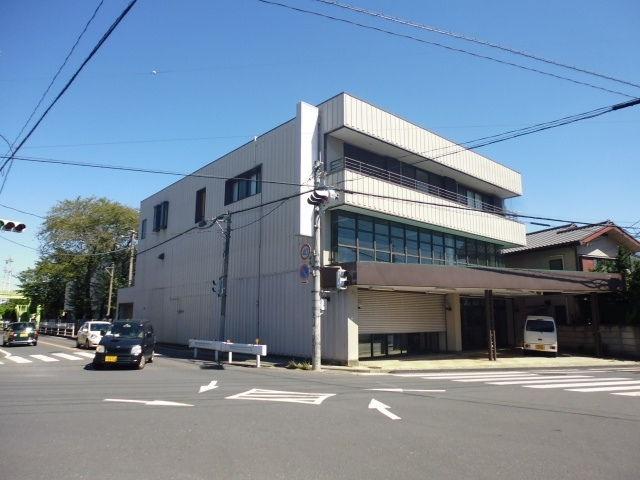 脚折マンションの外観