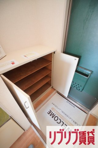 エステート葛城の玄関