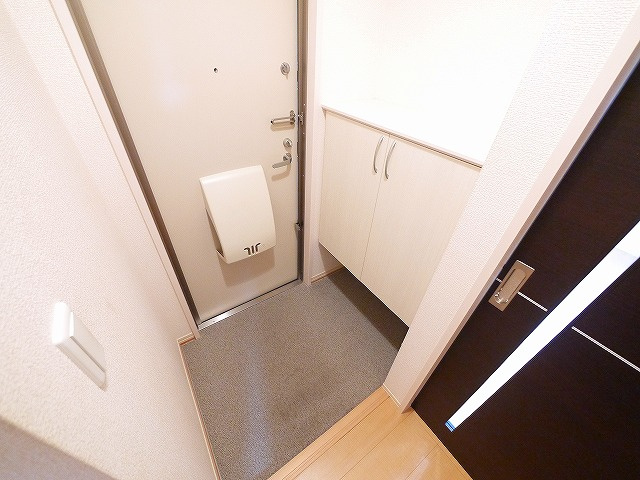 サニーコート（外山）の玄関|落ち着いた玄関です