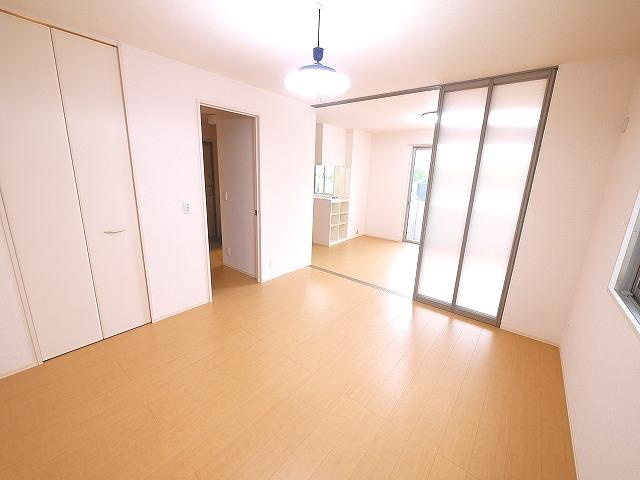 サニーコート（外山）の洋室|明るい洋室です