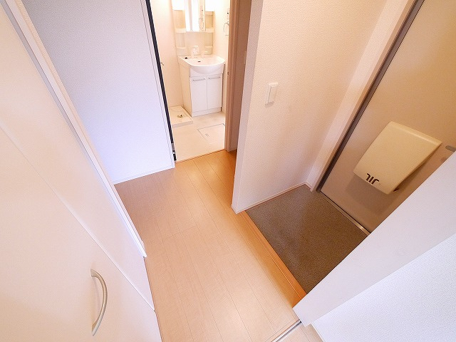 サニーコート（外山）の玄関|明るい玄関です