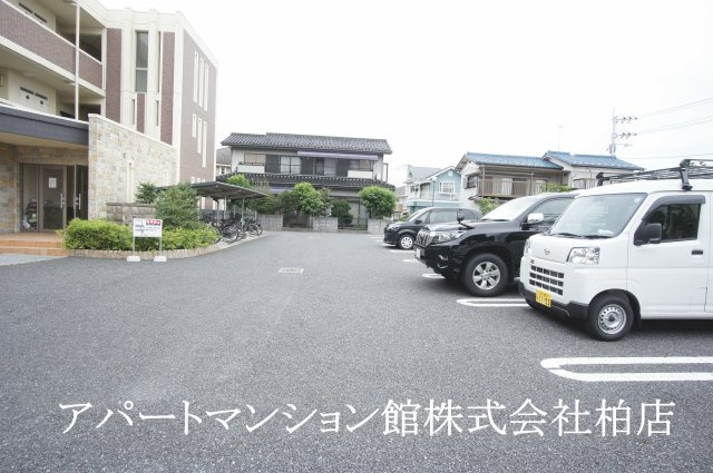 ゾーネンブルーメ・ノインの駐車場