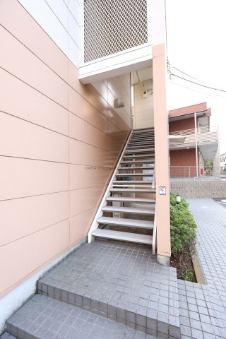レオパレス椎の実のエントランス
