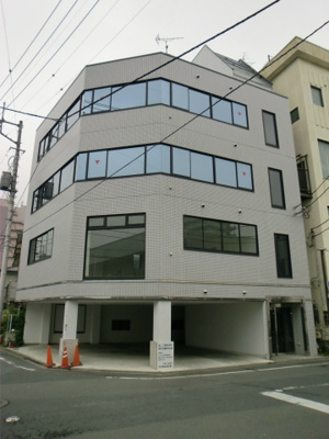 【外観】 | 藤ビル | 飯田町　全面内装　男女別のトイレ　ミニキッチン付　駐車場2台込み