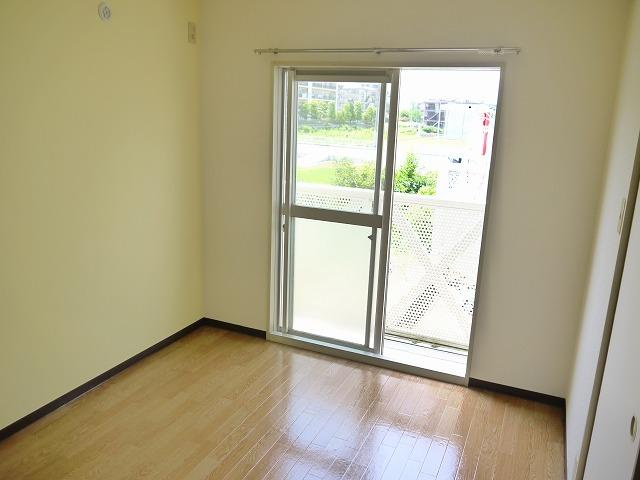 グリーンコーポ　Ａ・Ｂの居間・リビング|使いやすい居間です